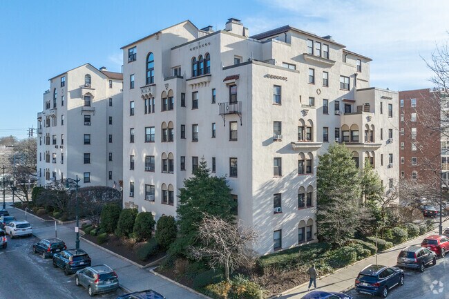 17 N Chatsworth Ave - Larchmont Hills Apartments
