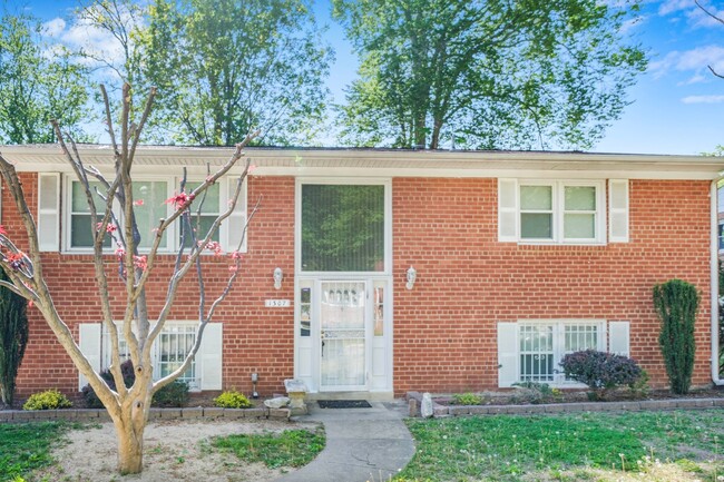 Spacious 4 BR/2.5 BA Single-Family Home in... - Spacious 4 BR/2.5 BA Single-Family Home in...