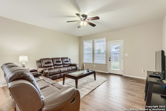 Photo - 322 Walnut Crest