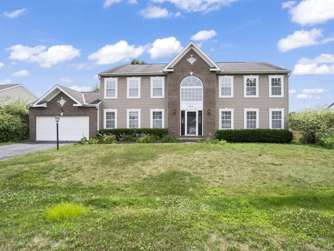 Photo - 626 Riverby Ln House