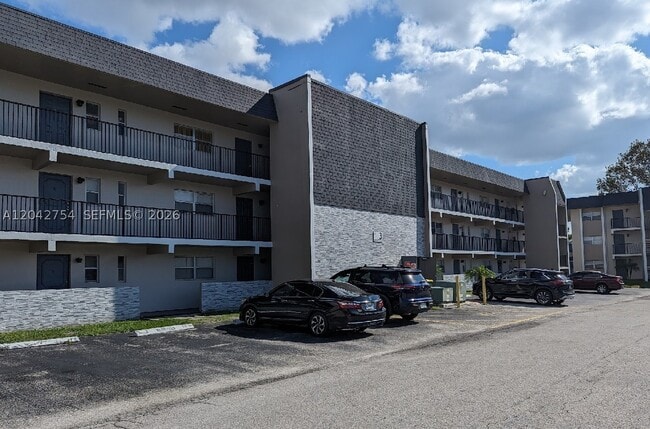 Building Photo - 7910 S Colony Cir Unit 304