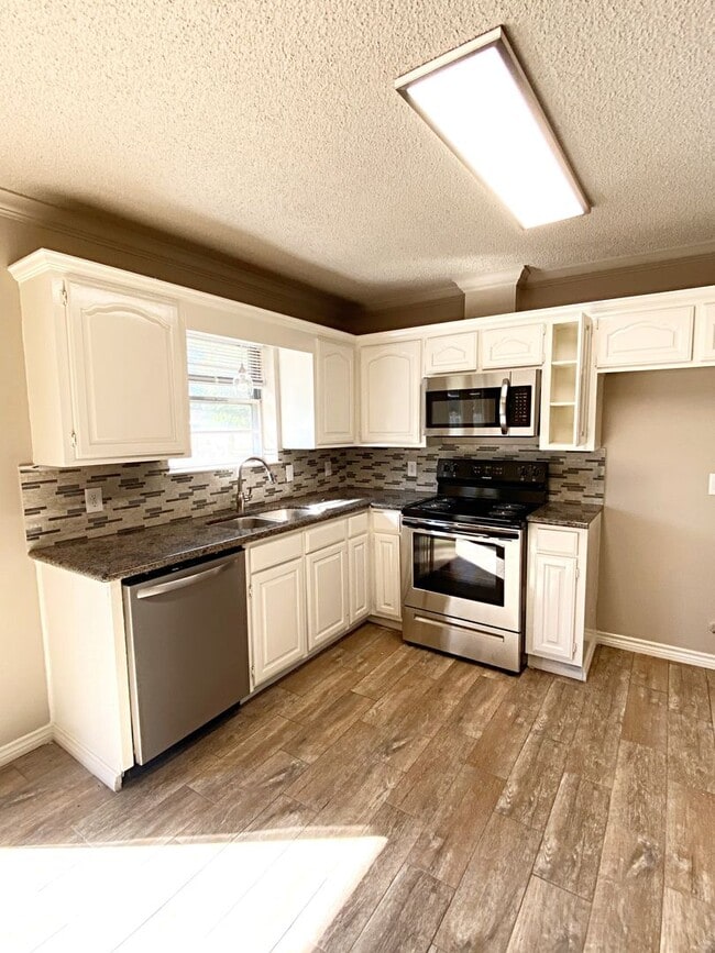 Photo - 1090 Timberwood St