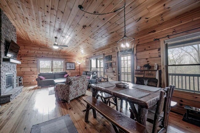 Photo - 54 Henderson Ln