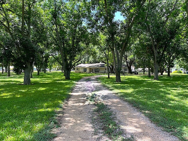Building Photo - 34122 Pecan Hill Dr Rental