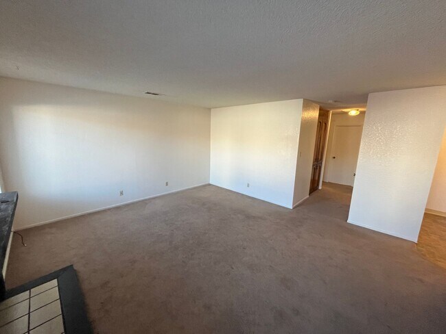 Photo - 3659 Unidad B