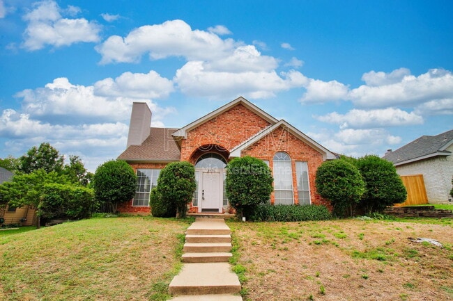 8435 Creekside Cir