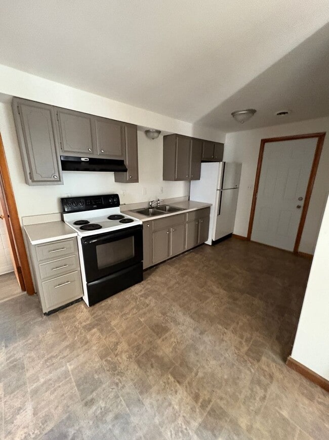 Building Photo - 107 E South C St Unit Apt 1