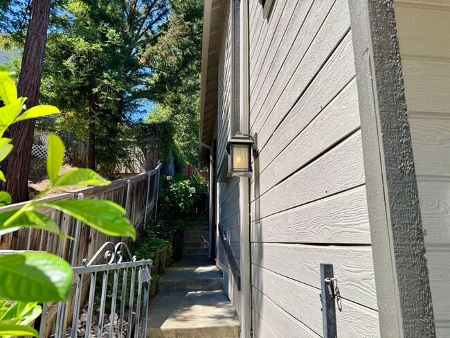 Photo - Spacious 3 bedroom, 3 bath bi-level home nestled in the scenic Sierra Nevada foothills