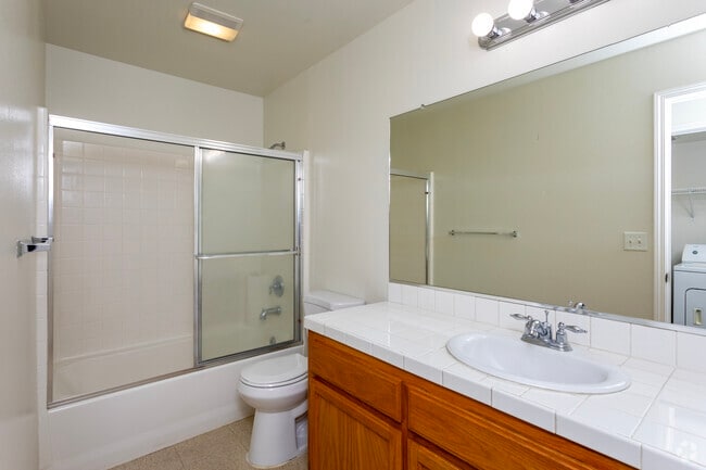 3 habitaciones, 2 baños, 1496 pies cuadrados, segundo baño
