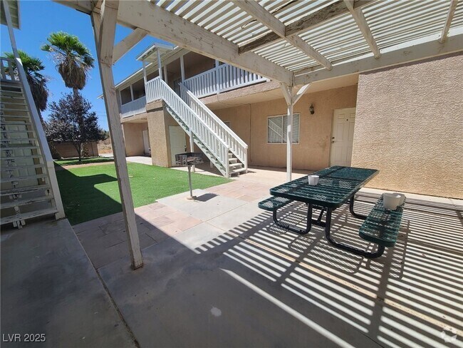 Building Photo - 1827 E Calvada Blvd Rental
