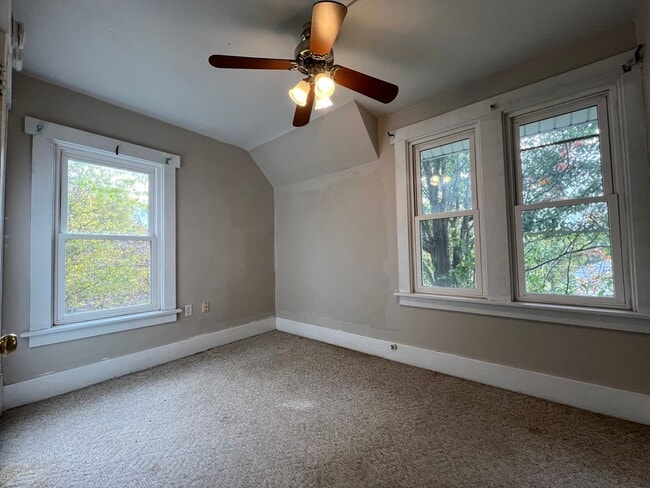 Photo - Spacious 3+ bedroom house with detached ga...