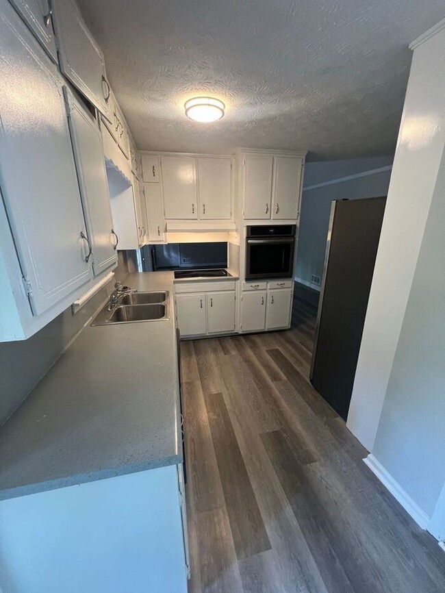 Photo - Beautiful cozy 3 bedroom ranch home!
