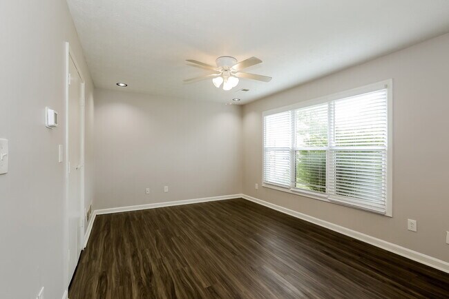 Photo - 2809 Briar Hill Ln SE