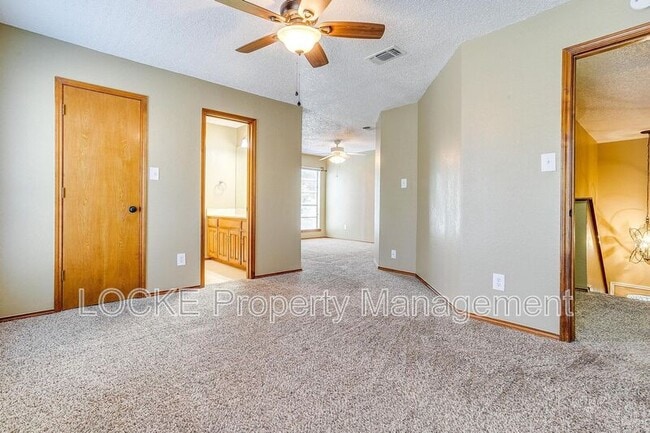 Photo - 6428 Lago Vista Dr