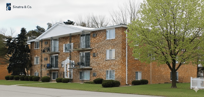 Lincoln Square Apartments