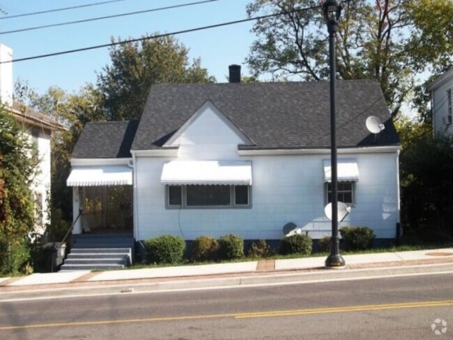 Building Photo - 2 Bedroom 1 Bath Available to Rent for $79... Rental