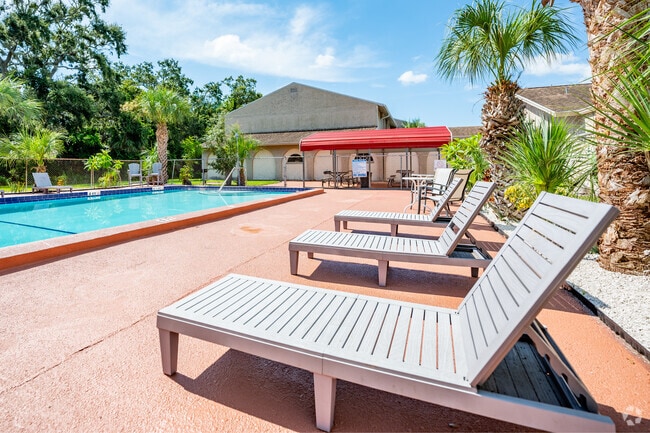 Pool - Beltrees Plaza