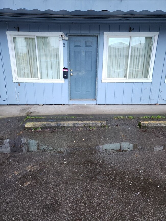 1-bedroom 1 bath Ground Level Apartment - 1-bedroom 1 bath Ground Level Apartment Unit #2