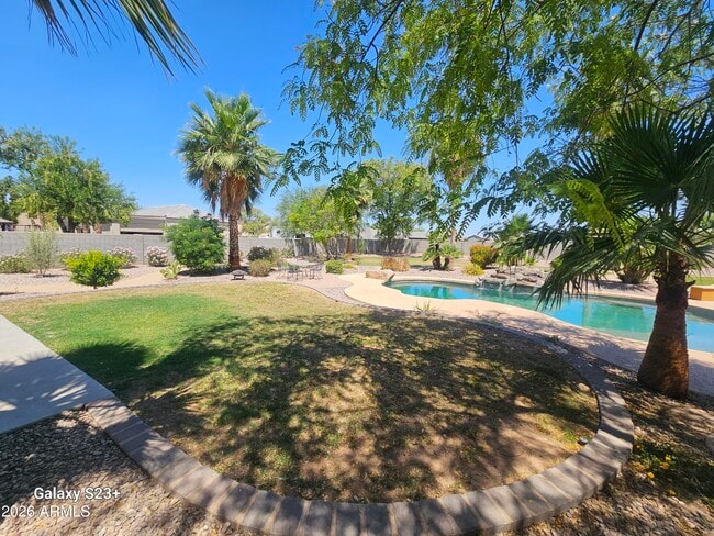 5118 W Winston Dr