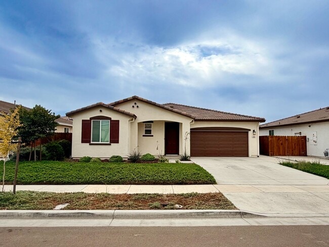 Building Photo - 2035 Greenbriar Dr