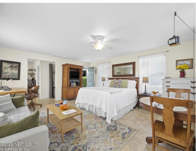 Building Photo - 509 Live Oak St Unit 1