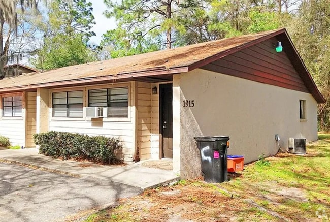 Building Photo - 1915 SW 70th Terrace Unit A Rental