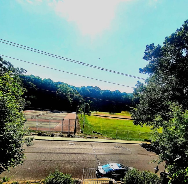 Photo - 609 Cooke St