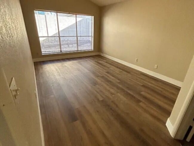 Photo - 518 E Wescott Dr