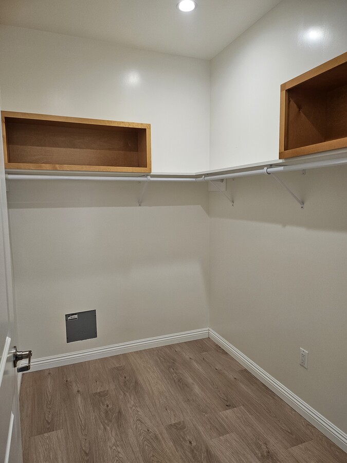 Photo - 16049 Meadowside St