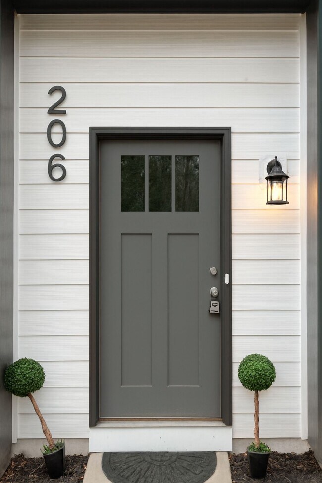 Photo - 206 Nelson Ave