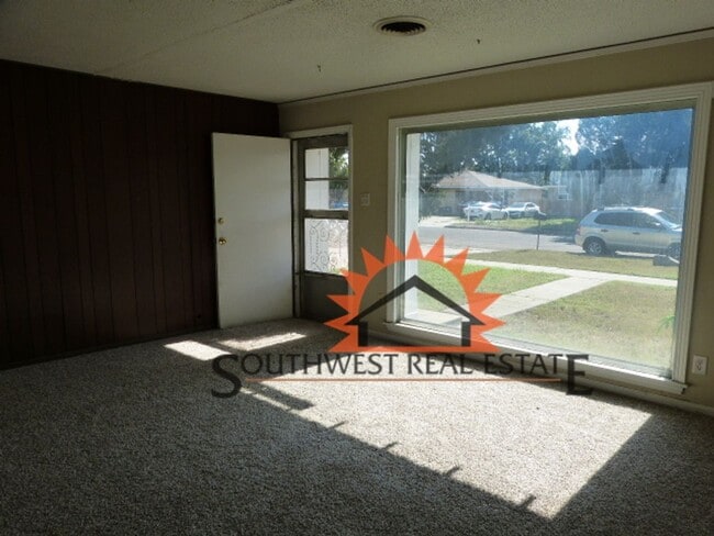 Photo - Spacious 3 bedrooms 1.5 baths home with 1 ...