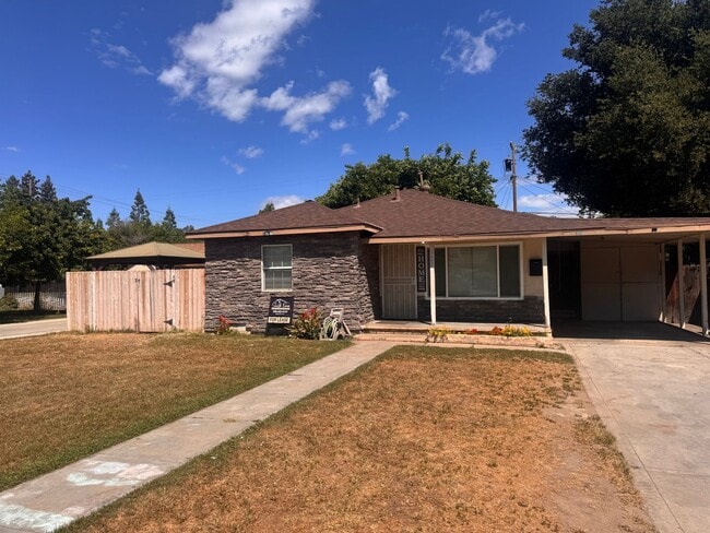 Building Photo - Beautifully Updated 4/2 in Old Fig