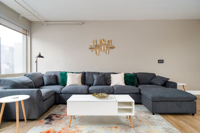 Photo - 515 E Market St Unit ID1228645P