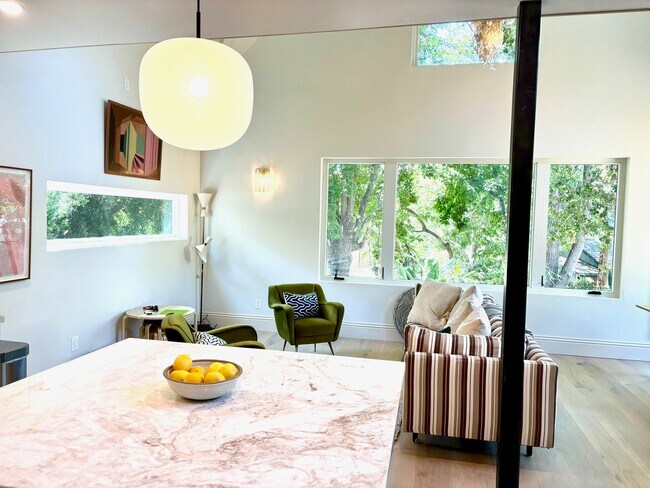 Photo - 1000 Myra Ave