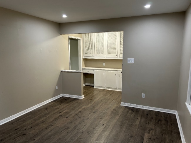 Photo - 5507 Floyd Ave