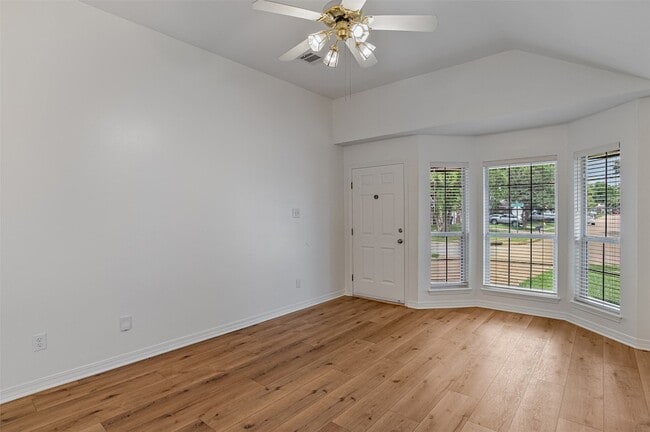 Photo - 1435 Williamsburg Dr