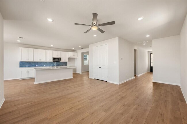 Photo - 245 Ranier Wy