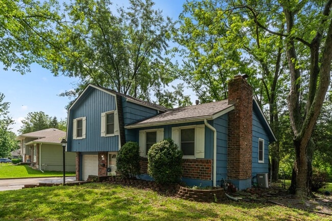 Building Photo - COMING SOON! 3 Bedroom 1 Bathroom in Grand... Rental