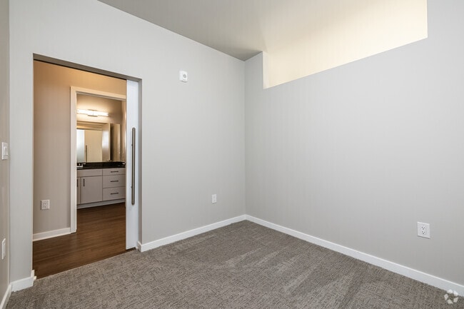 Studio, 1BA_Brenner - 609 SF