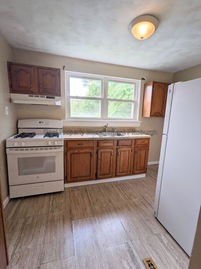 Photo - 302 W Miller Ave