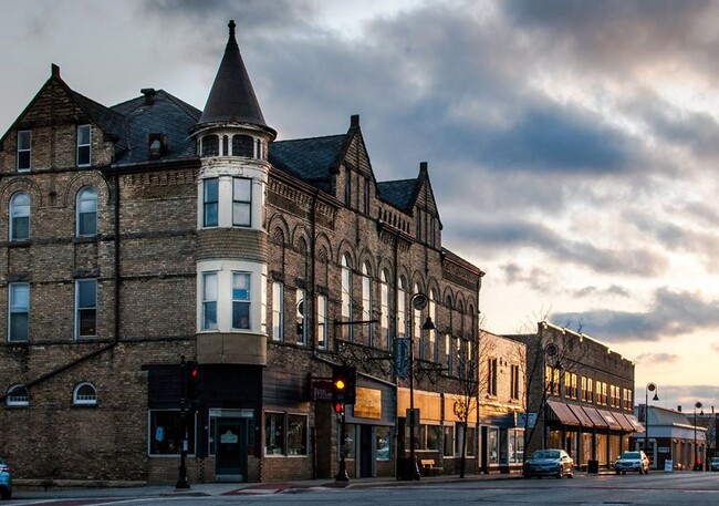 Downtown Mount Horeb - 109 W Garfield St Casa Adosada