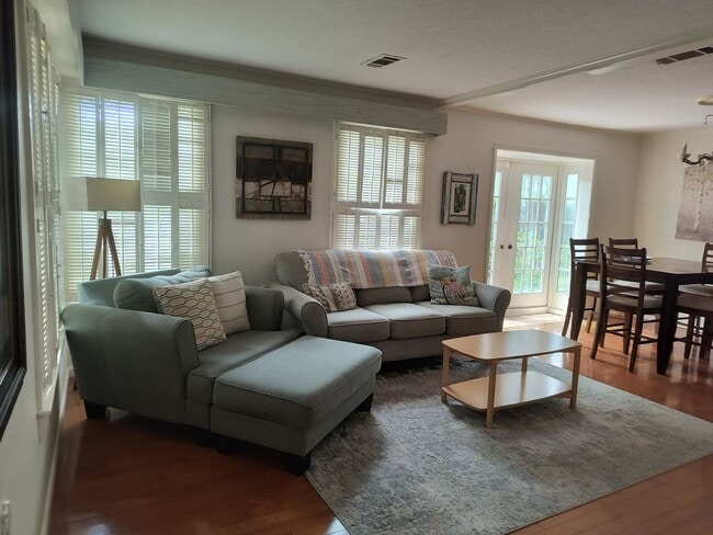 Photo - 4 bedroom Home 3 blocks from Gulf of America