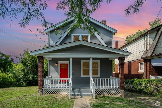 Building Photo - Updated 3 Bedroom 1 bathroom House
