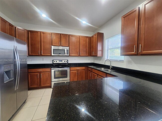 Photo - 641 NE 191st Ter