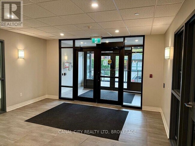 Photo - 10 Albert St E