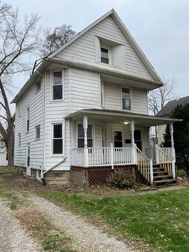 Building Photo - 326 11th St