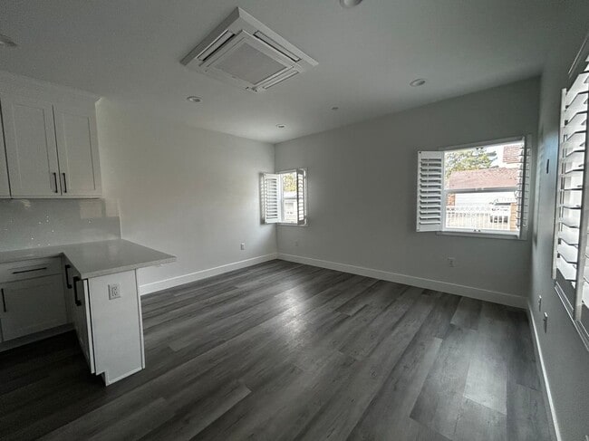 Photo - 3838 Balmont St Unidad 2