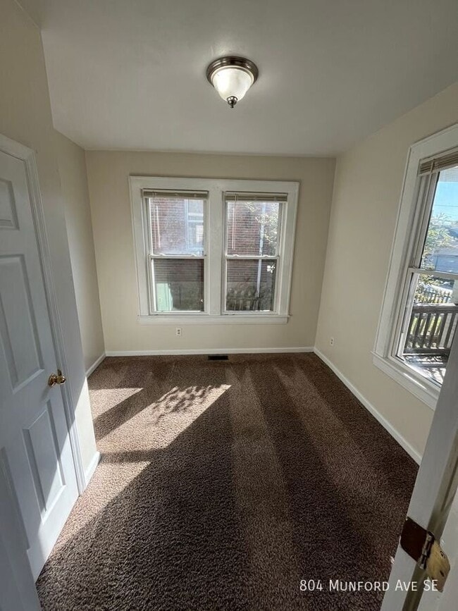 Photo - 804 Munford Ave SE