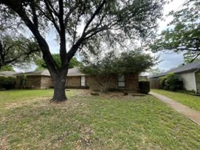 Building Photo - Dallas Duplex for Lease!!
