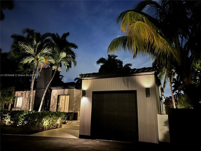 Building Photo - 7700 Coquina Dr